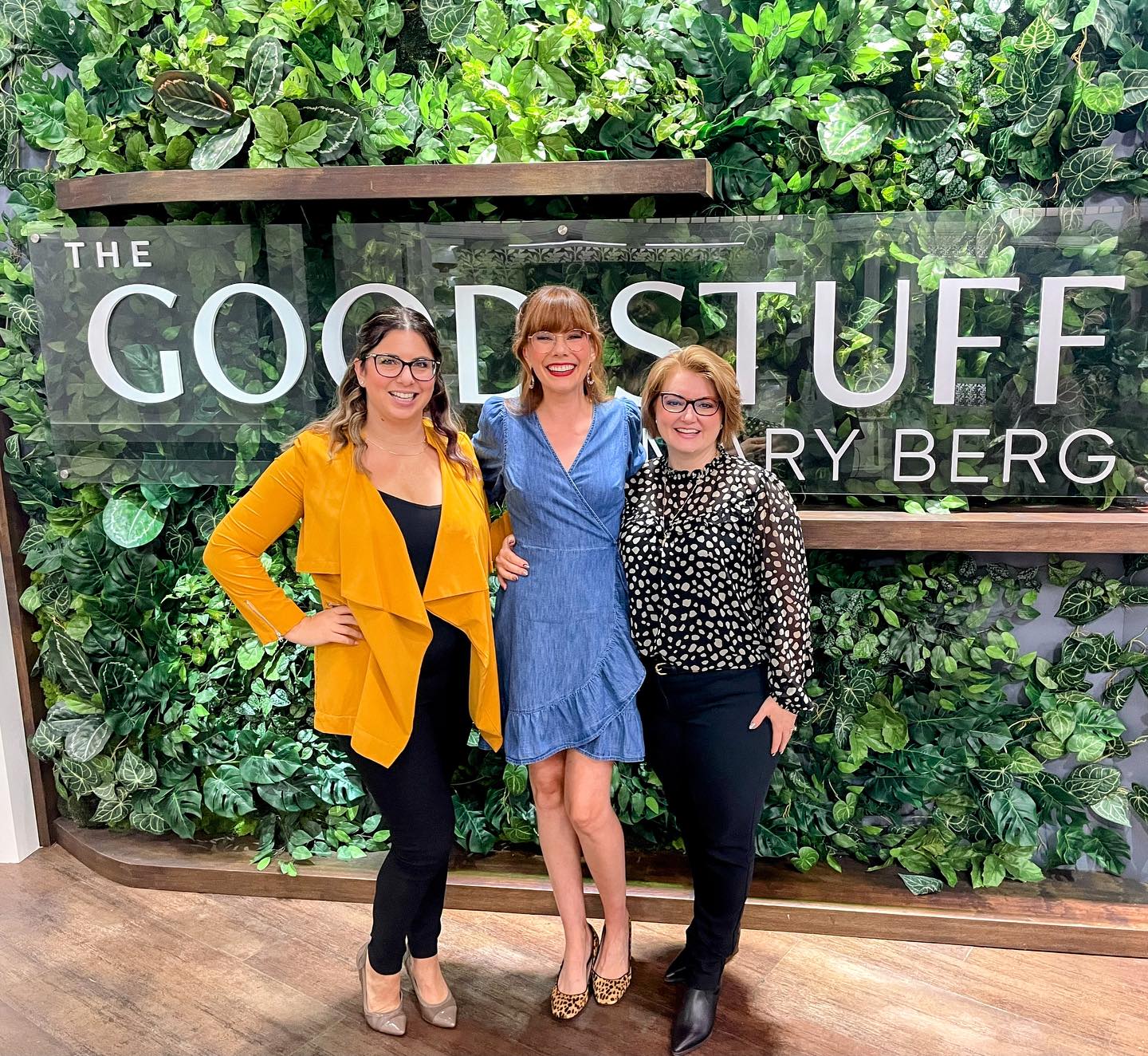 🎥 Tune in today to @thegoodstuffctv
💜 Last week @sashazed and I were checking out @mary_berg3 set for her new show @thegoodstuffctv and WOW it’s a beauty!
📚We were lucky to also meet Book Daddy @rowanjetteknox who launched their book ‘one sunny afternoon’ and I can’t wait to dig into it. Wow, thank you for sharing a glimpse into your journey about trauma and healing.
👀 Hope you enjoy the episode and let me know what you think of Mary’s new set!
.
.
.
.
.
#thegoodstuff #tv #ctv #bell #maryberg #toronto #torontolife #onset #setlife #fun #giggles #tvshow #daytimetv #daytime #funtimes #memories #the6ix #torontoevents #booklaunch #newbook #book #booklover #healing
