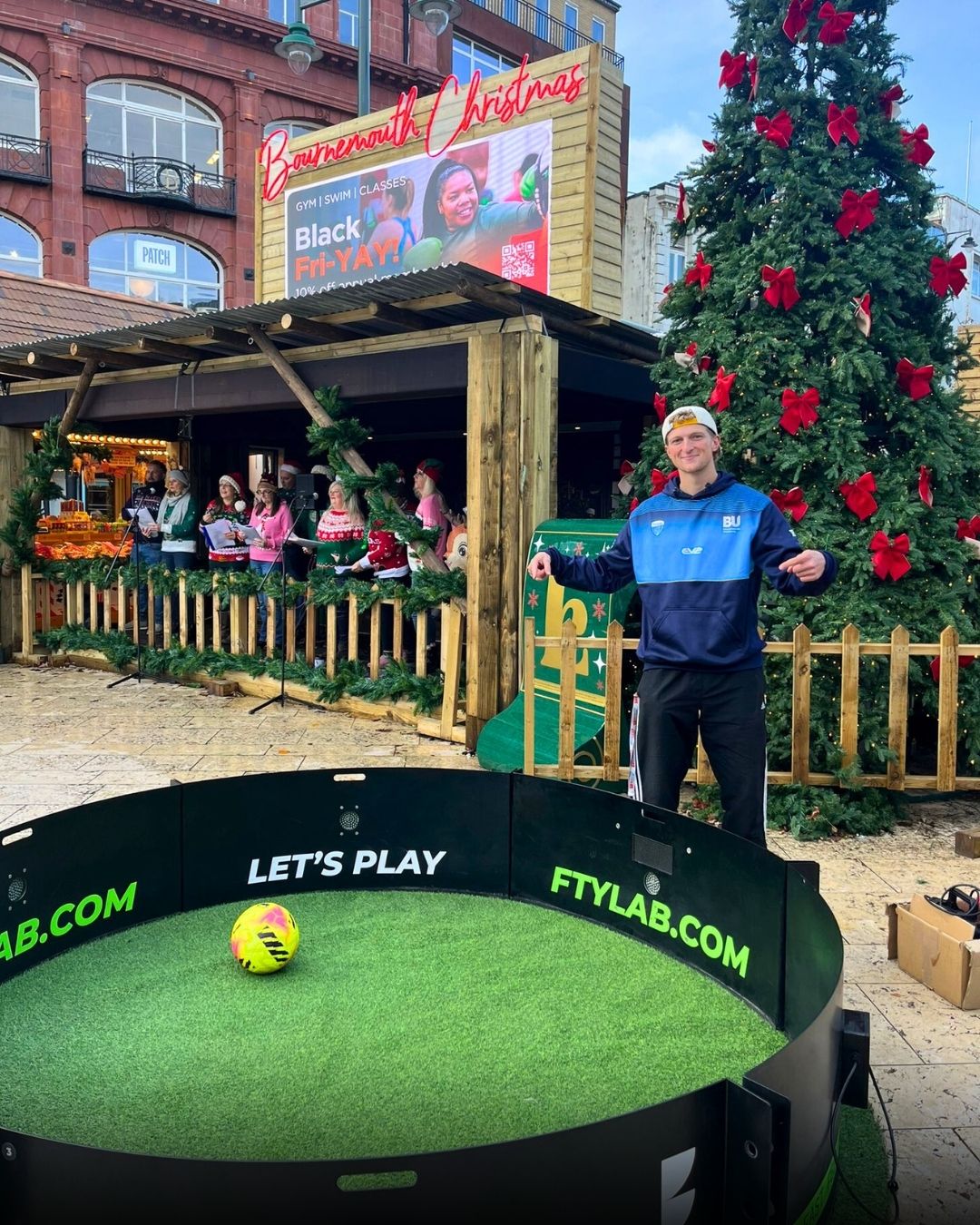 Have you spotted us in Bournemouth Square for the Christmas Market? 🎄⚽
We’re back this Saturday from 3 pm to 4 pm so come down and try our Fast Feet and see how quick you really are.
And a little tip… if you walk through the square over the next few weeks, keep an eye on the big screen. You might catch a December discount code for FTY Lab 👀💥
📍 FTY Lab – Retail Park, Unit C1B, Redlands, Poole BH12 1DN Powered by @eliteskillsarena
#FTYLab #Bournemouth #ChristmasMarket
