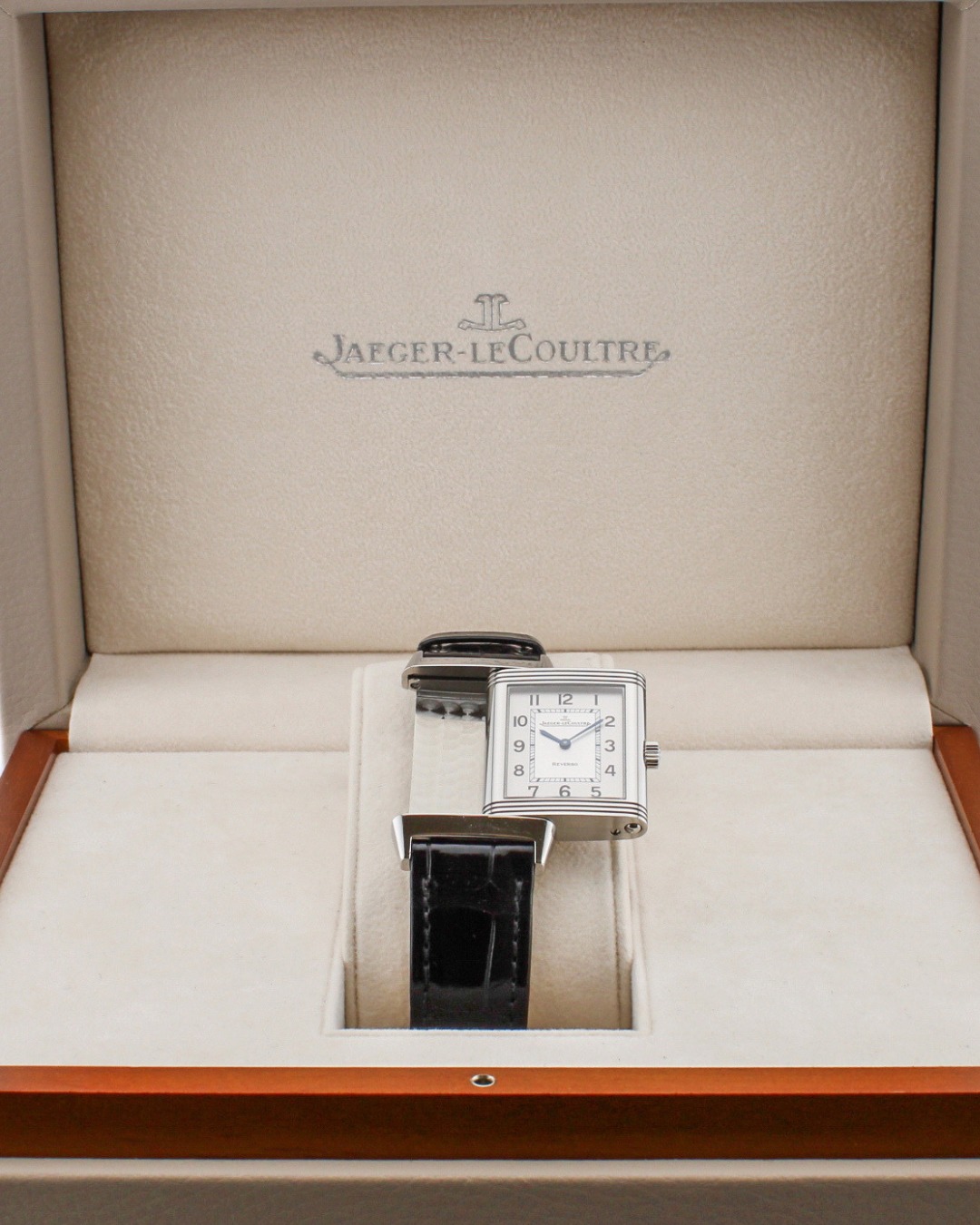 Jaeger-LeCoultre Reverso at Mallard Jewellers ⌚️
A timeless Art Deco icon with its signature reversible case, blending Swiss precision with understated London luxury.
www.mallardjewellers.co.uk