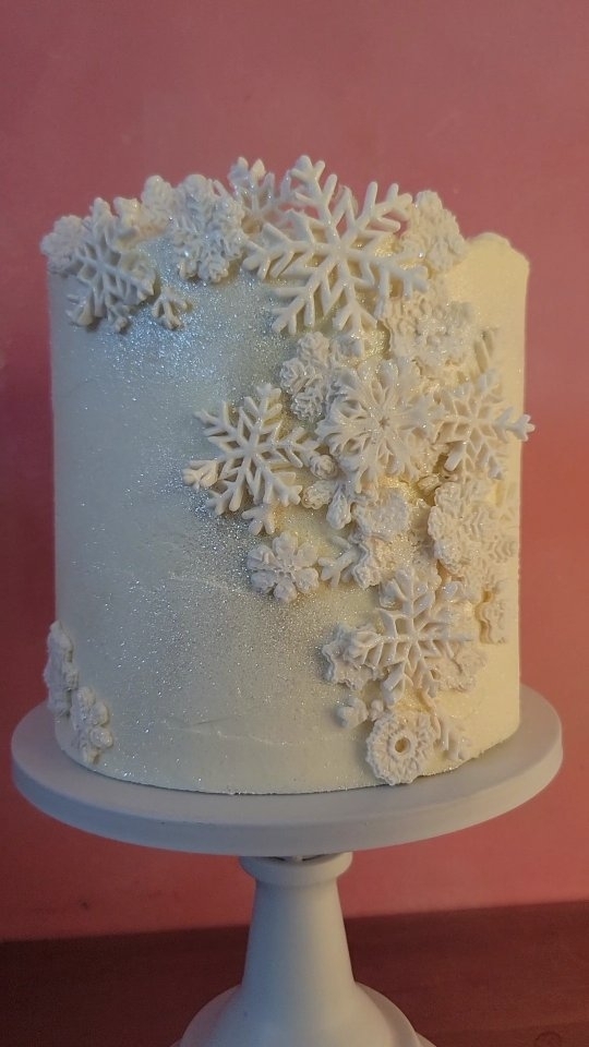 Winter Wonderland. Simple, clean, cute. Available for Christmas 💕. Link in Bio.
-🎨-
-😎-
-🎂-
#loungincake #loungin #createchillcake #ediblecreationsforall
