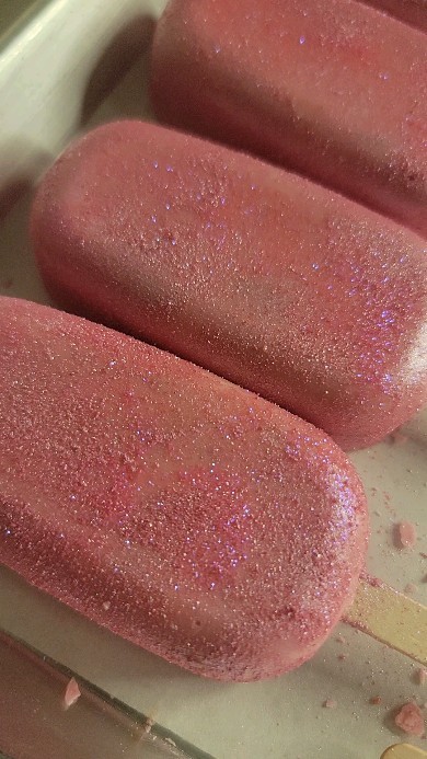 Pink Glitter Cakesicles 💕✨️
-🎨-
-😎-
-🎂-
#createchillcake #loungincake #loungin #ediblecreationsforall