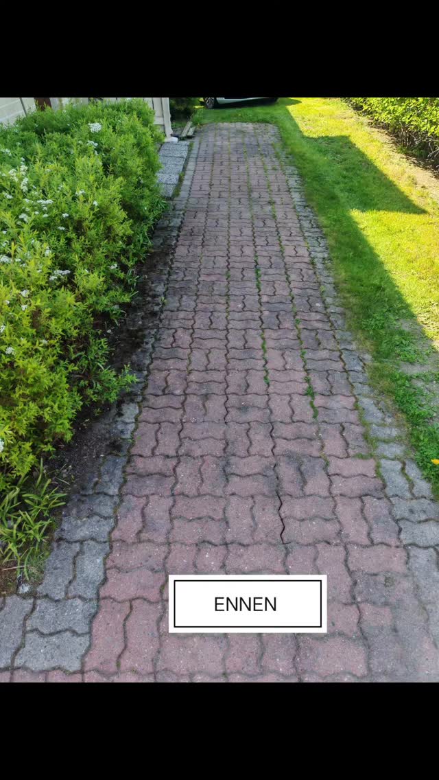 Toteutimme pienen taloyhtiön, 3 huoneistoa, kiveys alueiden puhdistuksen, pesun ja uudelleen saumauksen.
Työt toteutettiin 3 vaiheessa.
Vaihe 1:
Kiveyksen puhdistus rikkakasveista ja bioystävällisen kiveyspesuaineen levitys. Sen annetaan vaikuttaa minimissään 48 h ja tarvittaessa useamman viikon.
Vaihe 2:
Kun pesuaine on annettu vaikuttaa, koko kiveysalue pestää huolellisesti painepesurilla. Sen jälkeen kiveys täytyy antaa kuivua kunnolla.
Vaihe 3:
Kun kiveys on kuivunut kokonaan, koko kiveys saumataan saumaushiekalla.
#fspapaveroy
#viheralueidenylläpito
#kiveystyöt
#kiveystenpuhdistusjapesut
#kiveystensaumaus
#taloyhtiöt