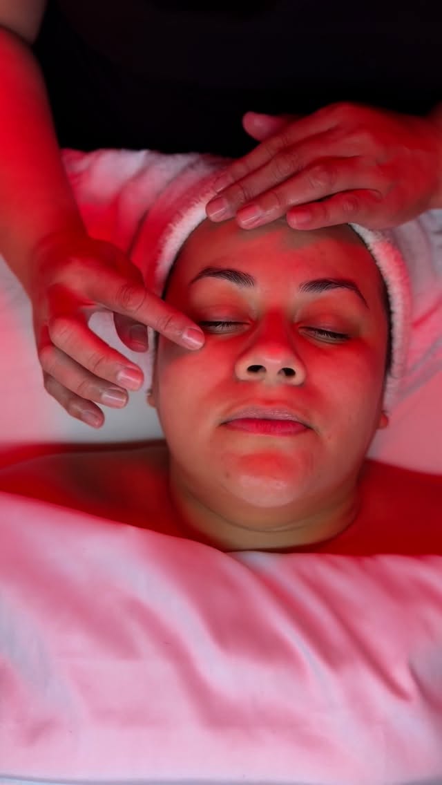 Confession: my skin has seen more stress than a Starbucks barista in pumpkin spice season 😅 But here’s the thing 🧴 skin care is about more than skin type. It’s about lifestyle. If you’re hiking, sweating, running around like a chaotic legend, or roasting in the sun all day 🫠 your products need to keep up.
That’s why skin analysis matters. We tailor things to your actual life… because let’s be real, none of us have time for a 10-step routine we’ll abandon in 3 days. 🙃✨
✨Environmental & lifestyle factors such as sun exposure, pollution, diet, stress, sleep, and climate contribute the vast majority of visible skin aging (around 80%), vs. genetics at ~20%.
✨Regular exercise improves blood flow, moisture retention, and helps keep the skin barrier strong.
✨High sugar / processed food intake, lack of sleep, high stress can lead to inflammation, breakouts, slower skin repair, and premature aging.
✨Protective habits🙃like using sunscreen every day, reapplying it if you’re sweating or outside, covering up, and using antioxidants make a big difference.
#facials #skincare #pasadena #faciales #facial #pigmentation #skintags #acne #glowyskincare #glowingskincare