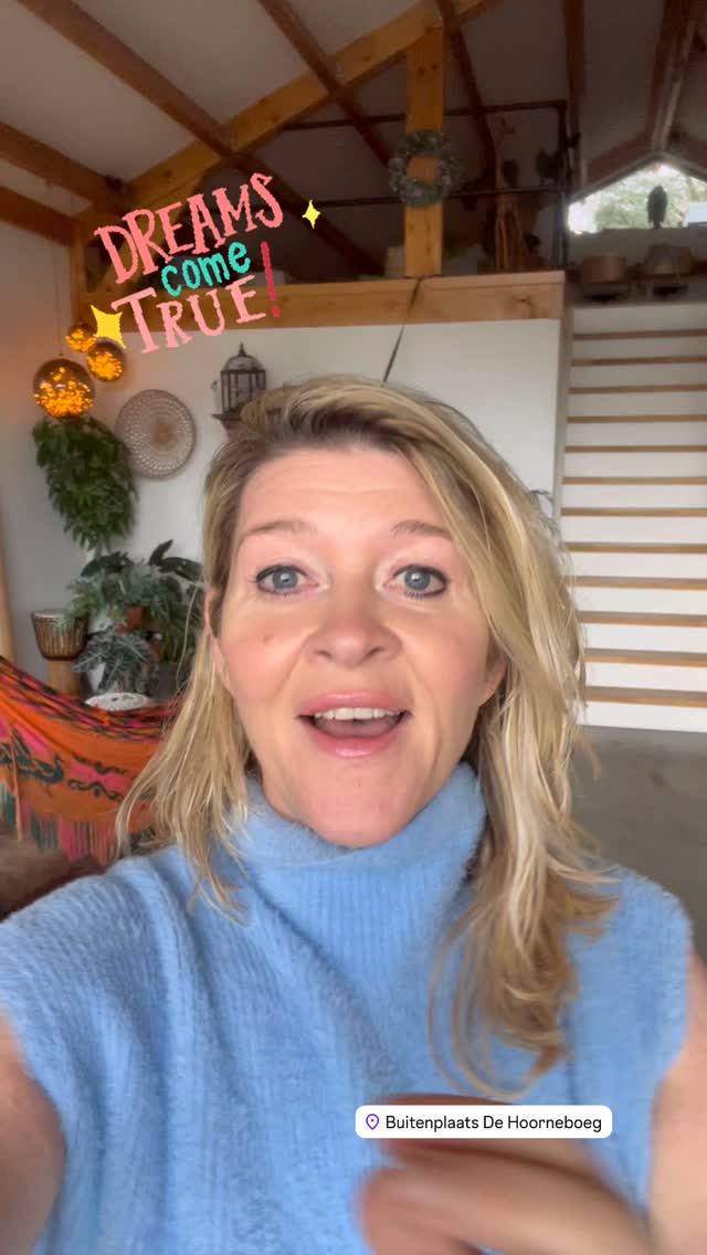 ✨ Moodboard Workshop 2026 ✨
2026 wordt het jaar waarin je je dromen niet alleen voelt… maar waarmaakt.
In deze workshop creëer je een moodboard dat richting geeft, helderheid brengt en je elke dag terugbrengt naar wat jij wilt neerzetten.
Dit is het moment om jouw toekomst zichtbaar te maken en te kiezen voor wat klopt.
Jouw visie. Jouw energie. Jouw 2026.
Ik geef het 2 januari op de hoorneboeg. Inschrijven winterweken Hoorneboeg. Zou geweldig zijn als je meedoet🎉🙏