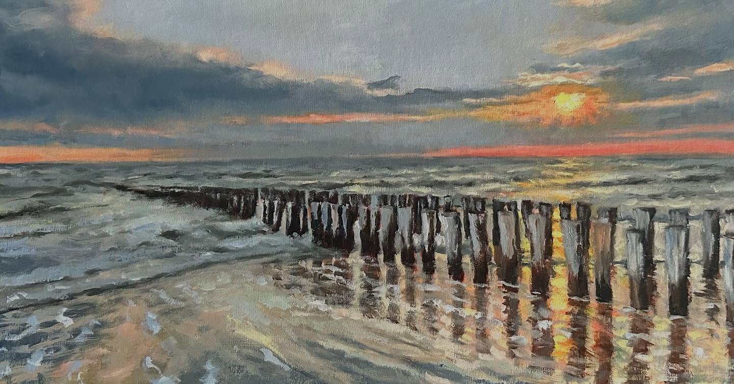 This seascape is finished and off to its new home 💛 I’m not very experienced in painting seascapes but as the song says: ‘if you can dream it, you can do it’ 🙃
#seascape #oilpainting #seascapepainting #zeegezicht #landscapepainting #landscapepainter #zeeland #dailyart