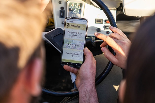 ✨CONCOURS ✨
TERMINÉ : gagnante @odi_le84 🎉
Envie d’une escapade vintage et gourmande cet été ? 🌞 Tente de remporter une balade en 2CV 🚗 sur un parcours surprise 🗺️, ponctué par un pique-nique à l’arrivée ! 🧺
Pour participer :
• Liker la publication
• Suivre nos comptes : @ladeuchefrance @hatannaeditions @sorreevents
• 1 commentaire = 1 participation
(plus tu commentes, plus tu augmentes tes chances 😉)
• option chance : partage en story en nous identifiant ! 🍀
📅 Balade à vivre en semaine, été 2025, dans la limite des disponibilités.
📍 Départ à Apt (84).
Annonce du gagnant : le dimanche 22 juin 🎁
Prêt(e) à embarquer ?
Tague ton/ta copilote de rêve et en route pour l’aventure ! 🚙💨
📷 @mgl_photographie_84
————————————
Sorre Events | Wedding Planner | Event Planner | Agence Événementielle | Organisation d’événement | Décoration | Mariage | Anniversaire | Fêtes | Partenariats