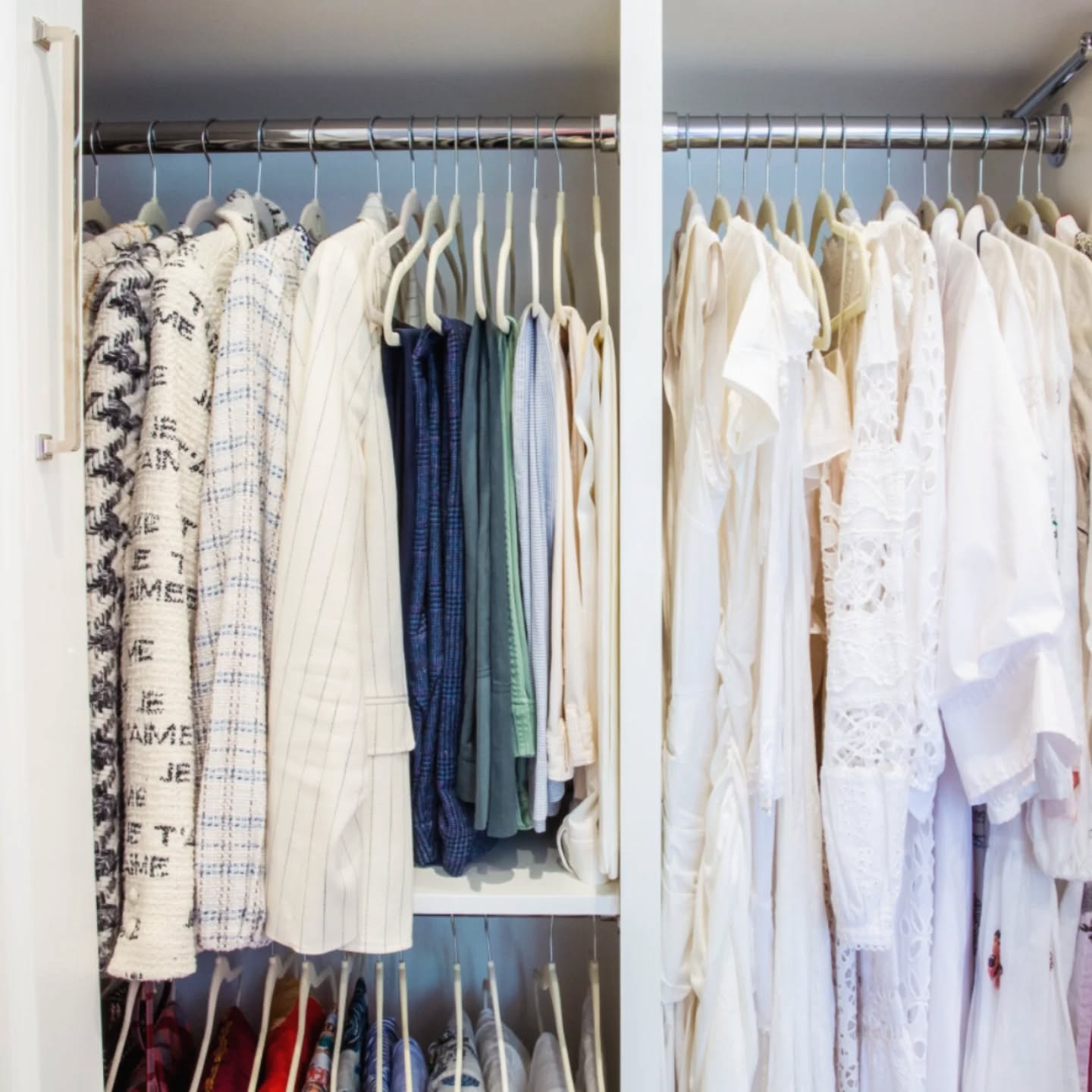 Shifting your wardrobe with seasonal items front and center puts you in a seasonally-appropriate frame of mind.
#closetorganization #closetrefresh #organizerforbusywomen #professionalorganizer #bayareaorganizer #amscotthome
