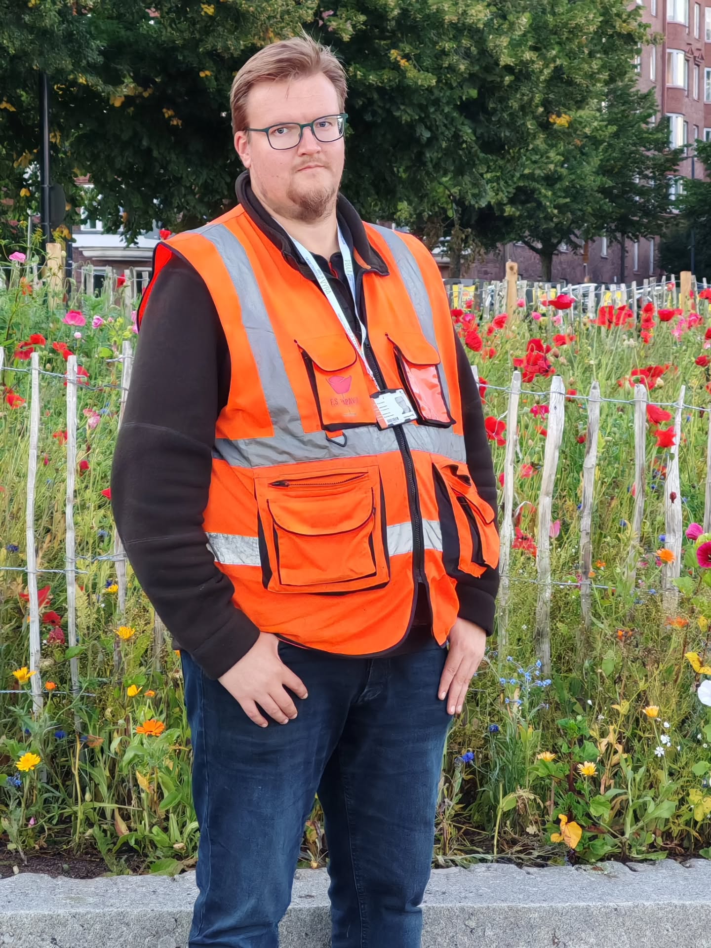 Yrityksemme omistaja, Frans, löysi iltakävelyllä Kaivopuiston rannalta Helsingistä upeat aidatut kukkaniityt, joissa yhtenä päälajikkeista oli unikko eli papaver. Alueet eivät ole meidän tekemiä mutta hienot alueet kannattaa käydä tutustuu ja ihastelee.
#fspapaveroy