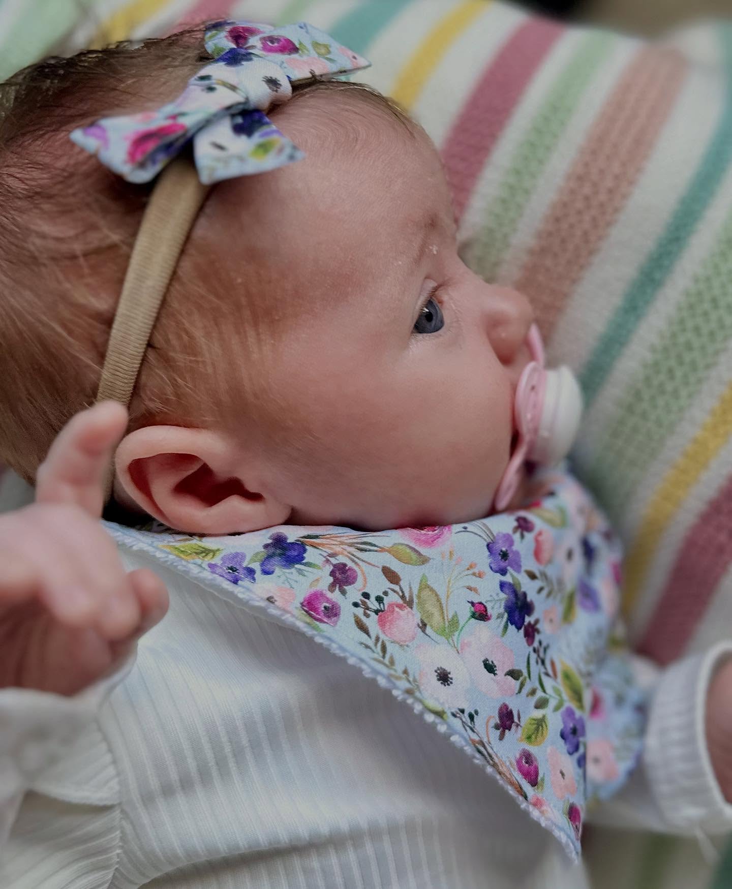 I am working on the Baby section of the website. Check out my adorable little niece wearing her new bib and matching headband ❤️
I get message requests for Bib Gift boxes. I’m happy to make new baby gifts up whilst the website is being worked on- just pop me a message ❤️
#baby #newbaby #babygiftideas #babygift #bib #babybib #babyheadband #babyaccesories #handmadebaby #babystagram #babyshowerideas #babyshowergift #littledotsbows