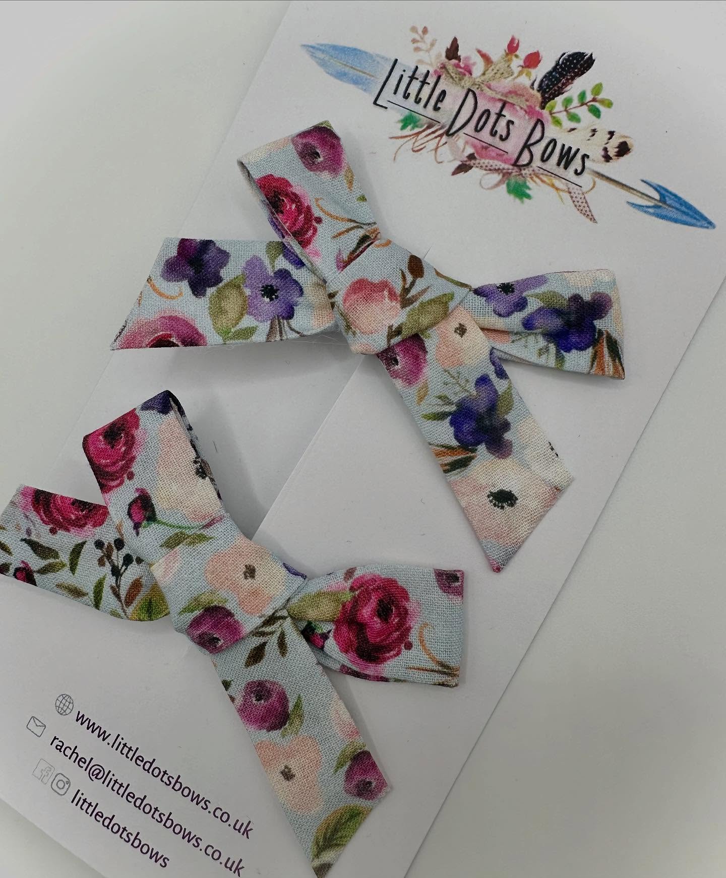 Dainty Clips! £4 a pair. Coming to the website very soon- but for now, pop me a message if you’d like any ❤️
#clips #clips #hairclip #kidshair #childrenshair #hairstyle #cute #bow #bows #littledotsbows