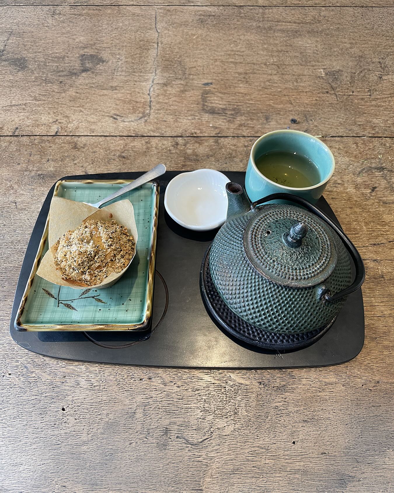 La dernière création d’Isabelle : le gâteau aux pommes Streusel au thé Earl Grey 😋. Qui viendra le goûter ce weekend ?