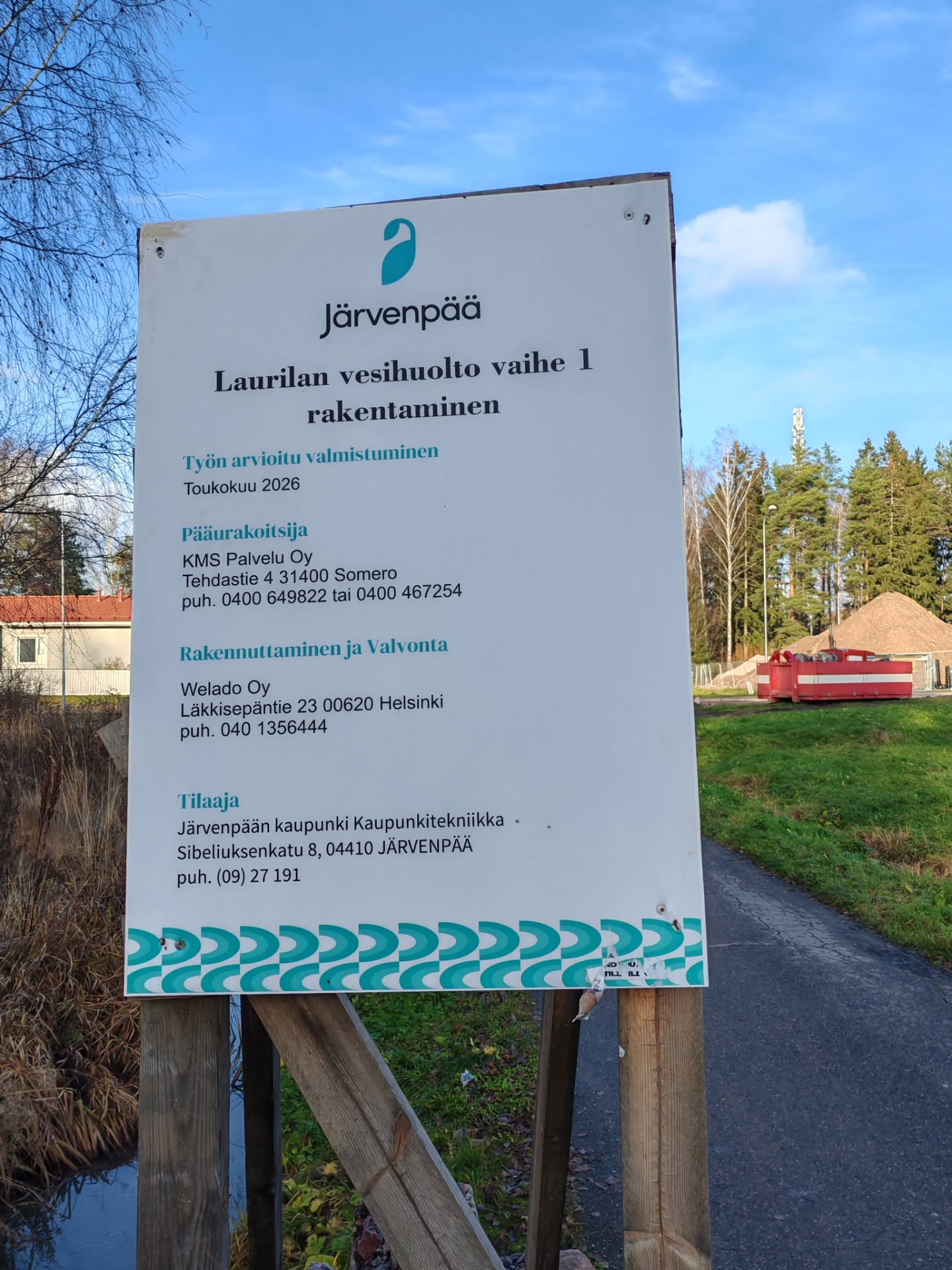 Tänään istutettiin Järvenpäähän muutama lehti- ja havupuu sekä asennettiin niille tukiseipäät & kaniverkot.
#fspapaveroy
#viherrakentaminen
#kasvillisuustyöt
#katupuut
#metsät
#puidentalvisuojaus
#lehtipuut
#havupuut
#kmspalveluoy
#järvenpää