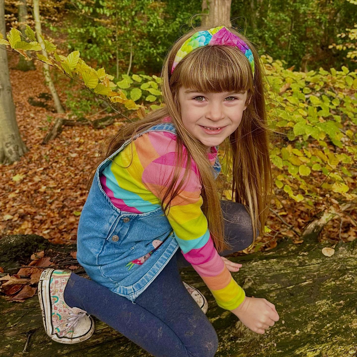 Flash of rainbow in the autumn leaves today 🧡
The rainbow mermaid Topknot Headband matches her top perfectly! 🧜♀️🌈
#matchymatchy #autumn #leaves #rainbow #colour #headband #handmade #littledotsbows #autumnishere