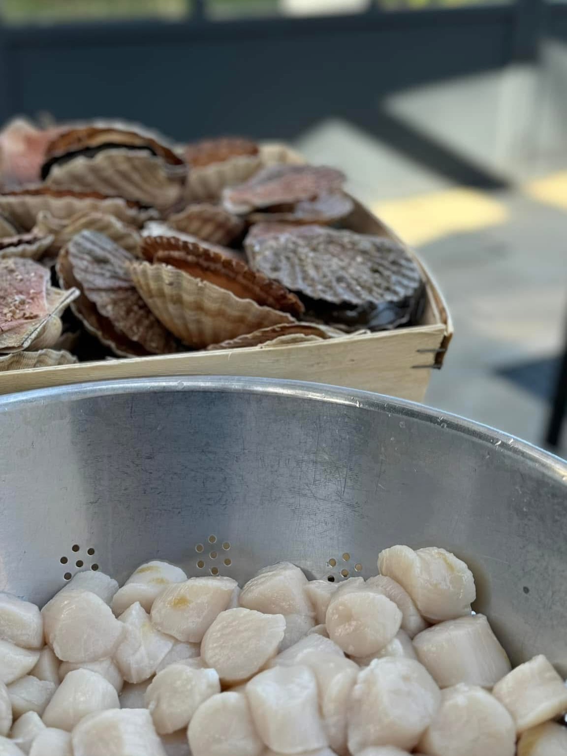 😅 Nous sommes déjà mi-novembre, Mariah Carey est de retour, alors il est temps de s’organiser pour les repas de fin d’année (entreprise, famille, amis…) !!
Réservez vos plateaux de fruits de mer par téléphone et venez les récupérer, prêts à être déguster le jour J…
🥰😍