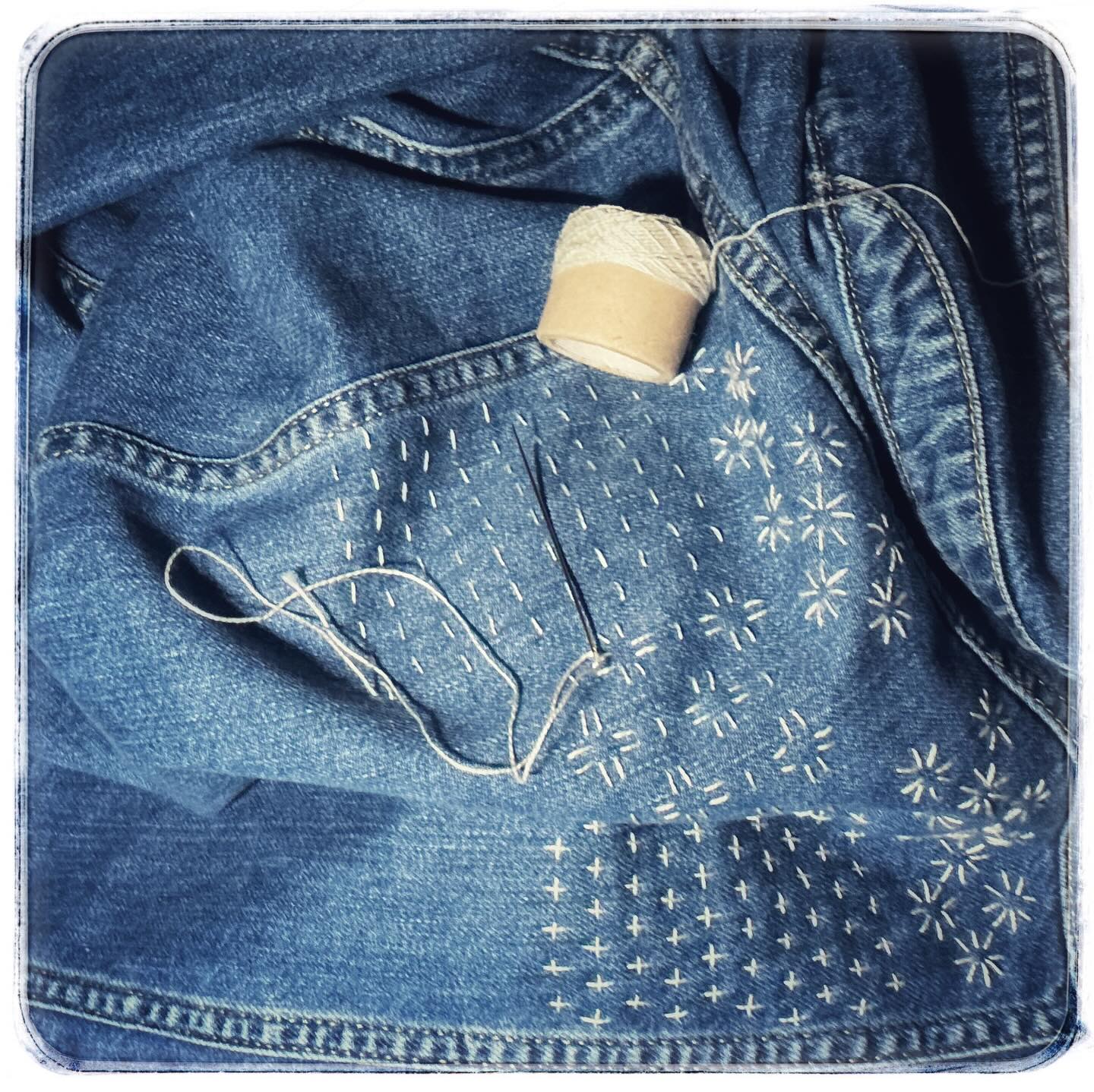 🧵🪡
More happy evening stitching 🙏🏻
.
.
#denimandsashiko
#simplesashiko
#wonkystitches
#doesntbothermeatall 🧵🪡
More happy evening stitching 🙏🏻
.
.
#denimandsashiko
#simplesashiko
#wonkystitches
#doesntbothermeatall