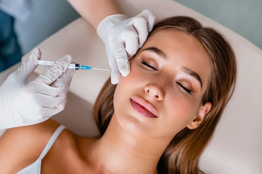 💉What’s my favourite treatment to perform?
My favourite is anti-wrinkle injections and fillers.
Why? Well with fillers our patients can see the results before they leave the clinic and with anti-wrinkle injections. I love to see the improvements at our 2 weekly check up. Those frown lines simply disappear and our patients look fresher. There’s almost a spring in their step!
Book your appointment online via the link in our bio✨
#nottingham #notts #nottinghamclinic #aestheticsnottingham #lipfillernottingham #nottinghamlaserhairremoval #antiwrinkleinjectionsnottingham #facialaestheticsnottingham #nottinghamsmallbusiness #antiaging #linefillers