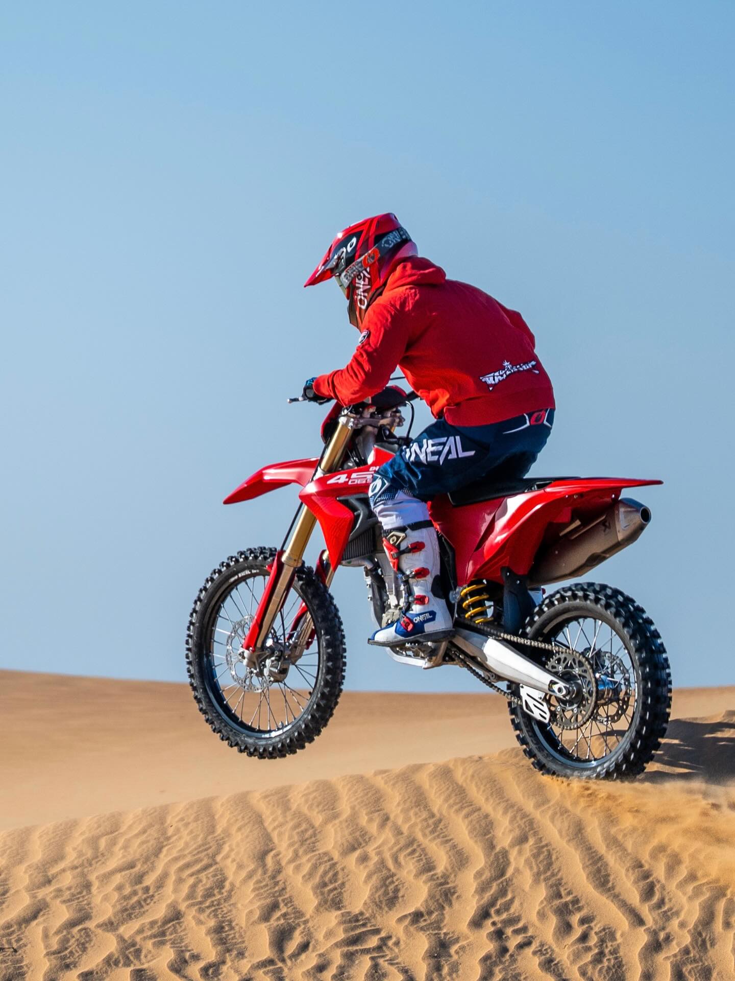 Desert dust, open space, total focus. The Desmo 450 MX is where technique meets instinct - a machine that rewards commitment and invites you to push further.
On 7th February, we’re inviting the entire off-road community to join us for Ducati MX Day at @area51_motocross. Any brand. Any motorcycle. One shared passion for riding.
🕘 9:00 AM – 3:00 PM
🏁 Desmo 450 MX test rides available
🍽️ Exceptional food by legendary @mattar.ae
🏍️ Riding together with @michelepirro51 and two Ducati factory representatives
One day, one track, riders coming together to enjoy dirt, technique, and time on the bike.
Register now at www.wheelsofarabia.ae/events
And if you’d like a private test ride of the Desmo 450 MX, DM us — we’ll be happy to assist.
#Ducati #DucatiEmirates #DucatiDubai #WheelsofArabia #Desmo450MX