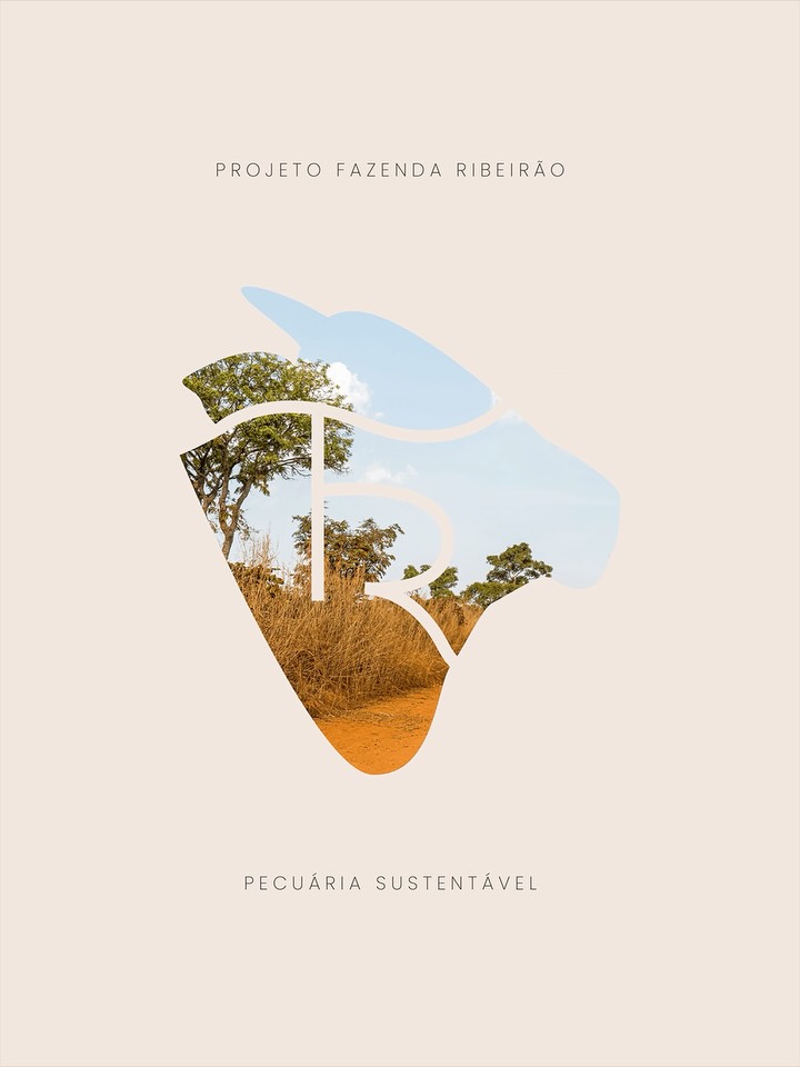 Céu azul, relevo vasto e terra batida. Um resumo da paisagem do nosso cerrado brasileiro e plano de fundo para a criação de uma identidade visual que carrega afeto, família e a união da tradição com o moderno. A Fazenda Ribeirão foi um projeto que nos tirou da zona de conforto e se tornou um dos mais memoráveis por aqui. Afinal, não é todo dia que você tem a oportunidade de imergir no campo e se inspirar pela terra vermelha do cerrado 🐂☀️☁️🌿