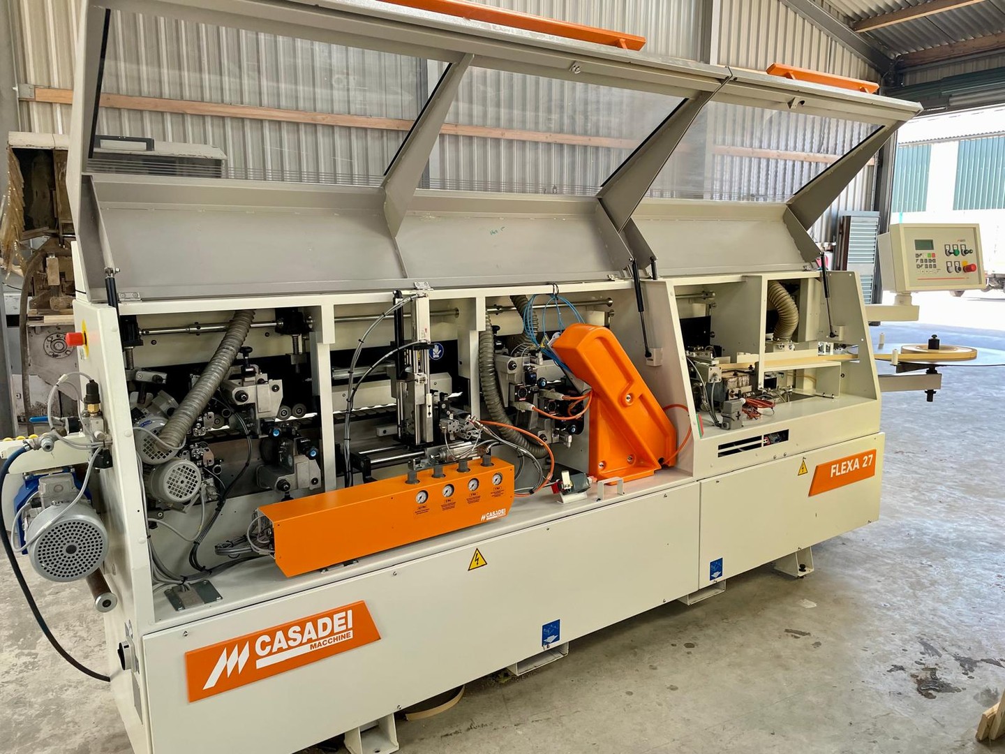 This excellent-quality Casadei Busellato Flexa 27 Edgebander has been cleaned, checked, and fully tested, and is ready for delivery to our customer in Deeside.A solid used machine, prepared properly and ready to get straight to work.For quality used edgebanders and woodworking machinery you can rely on, get in touch today:📞 01744 754127
📧 sales@rjwoodworking.co.uk
🌐 www.rjwoodworking.co.uk#CasadeiBusellato #Flexa27 #Edgebander #UsedMachinery #woodworkingmachinery #scmgroup #manufacturing #woodworkingmachines #routingmachine #scmclass #edgebander #manufacturingbusiness #joinery #joiner #carpenter #carpentry